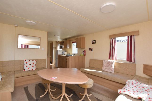 Caravan 58, New Beach Holiday Park, 133 Hythe Road, Dymchurch photo 4