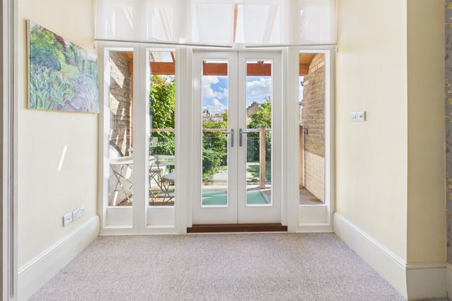 Cam02545G0-Pr0486-Still009