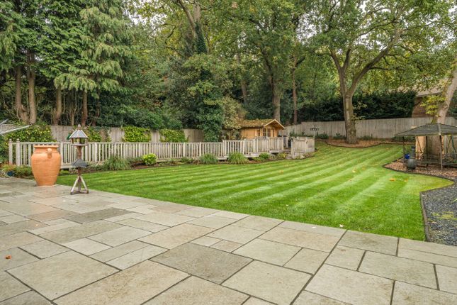 11, Brackendale Close, Surrey photo 2