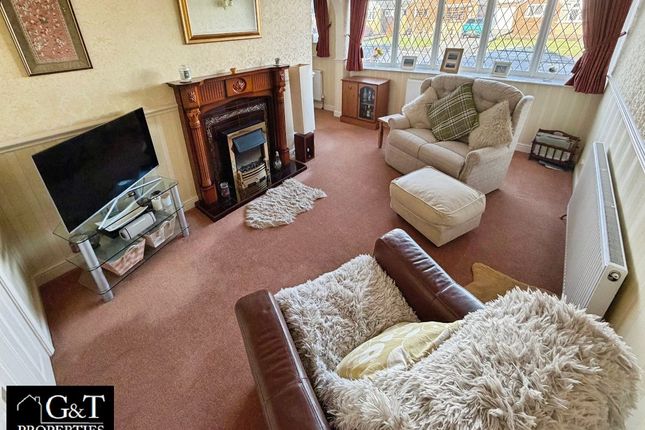 11 Burnham Close, Kingswinford photo 3