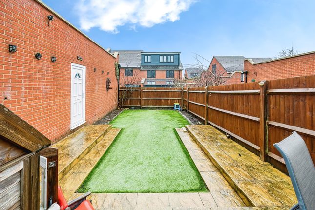 36, Kennedy Avenue, High Wycombe photo 2