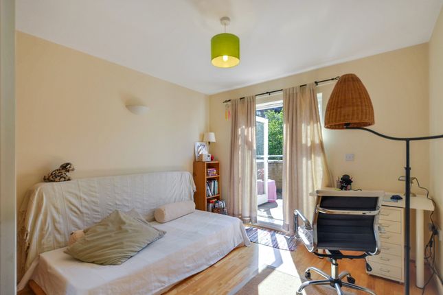 Appleby Court - 1 Bedroom, Newport Road, London photo 3