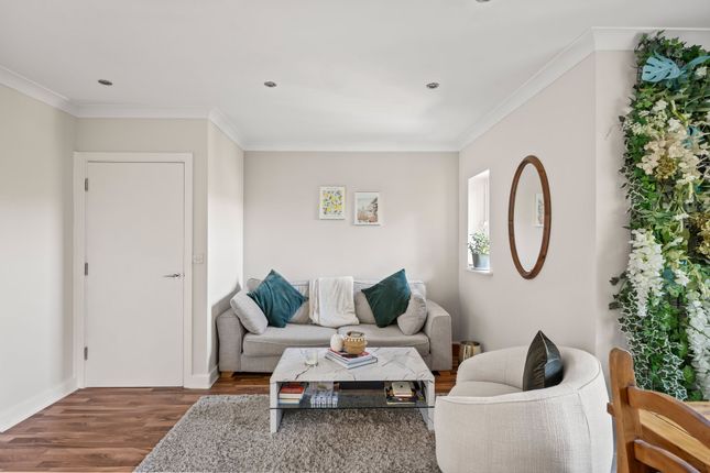 Flat 5, Bloomsbury Court, Caterham photo 4