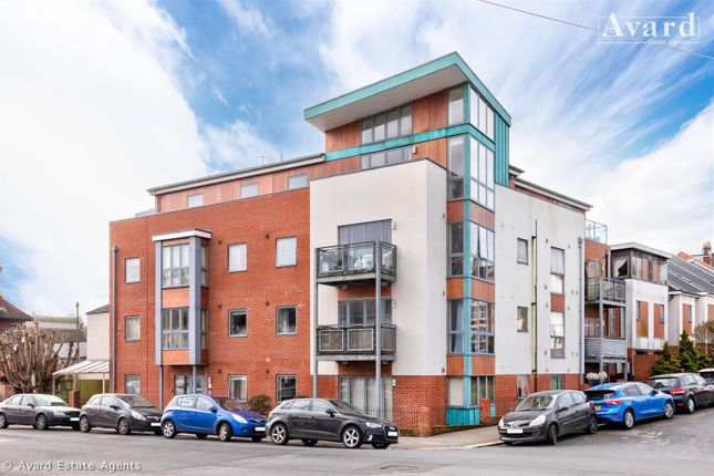 Thumbnail Flat for sale in Roedale Road, Brighton