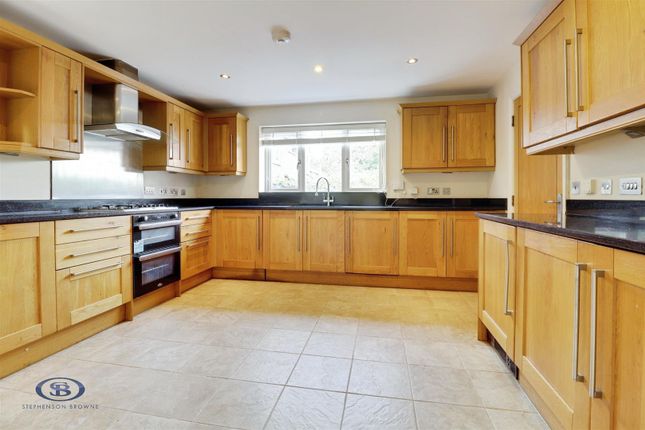 4, Hynton Bower, Stoke-On-Trent photo 4