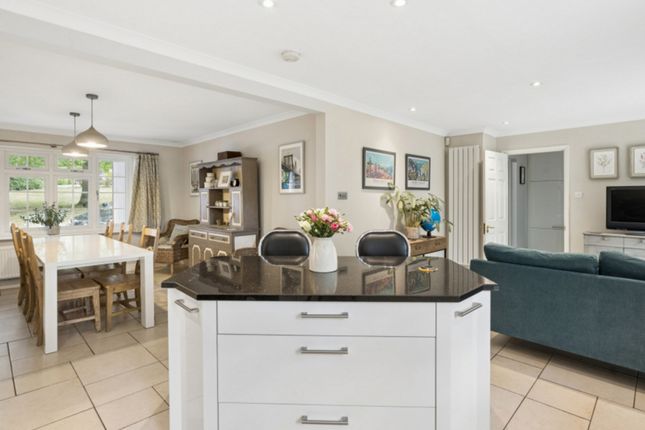 242, Amersham Road, Hazlemere photo 4