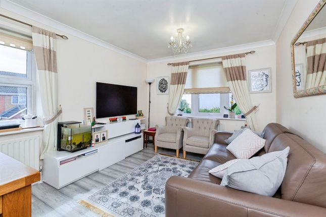 55, Blunden Drive, SLOUGH photo 3