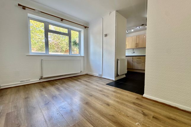 74, Worthing photo 4