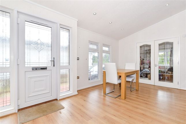 Castle Drive Harrietsham, Maidstone photo 5