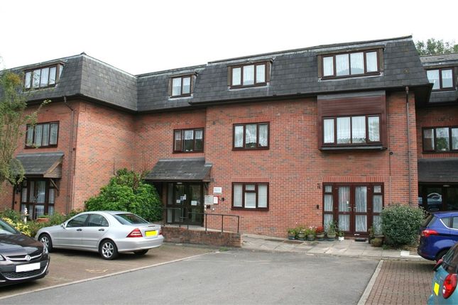 Flat for sale in Westcombe Lodge Drive, Hayes