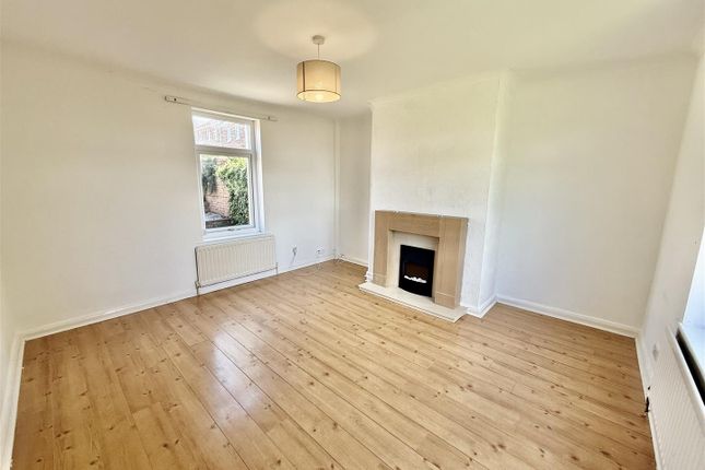 25, Moore Crescent, Birtley photo 2