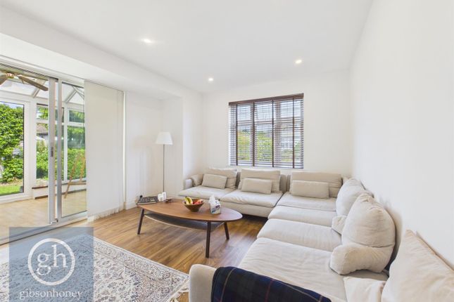 2, Keswick Gardens, Ruislip photo 2