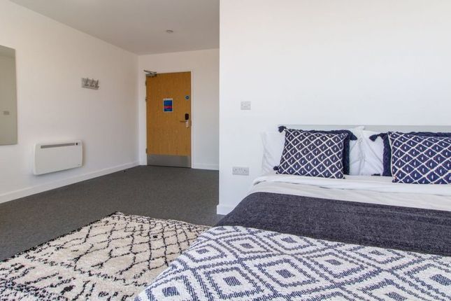 Thumbnail Flat to rent in Cathedral Road, Derby