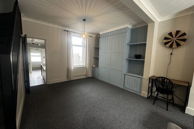 80, Phyllis Street, BARRY photo 4