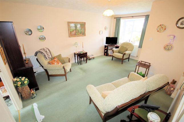 23, Randall Drive, Dunstable photo 2