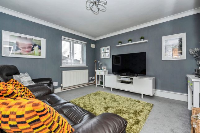 8, Crescent Court, Grays photo 2