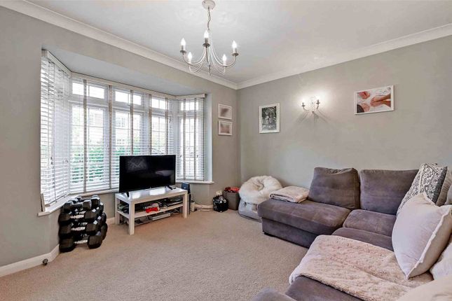 26, Harwood Gardens, Windsor photo 4