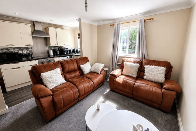 11 Holly Court, Pines Close, Somerset photo 2