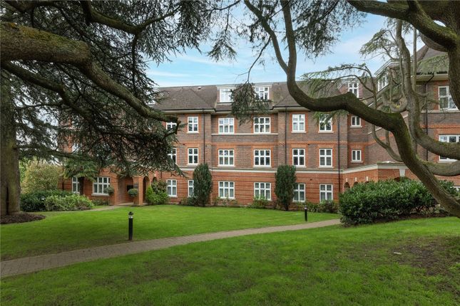 Flat for sale in Beaumont Close, London