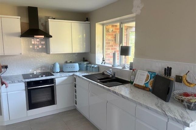 15, Silkstone Close, Barnsley photo 4
