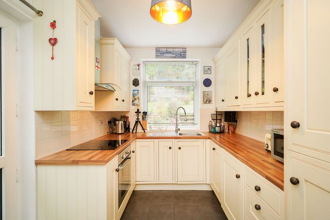 81 Westwick Crescent, Sheffield photo 4