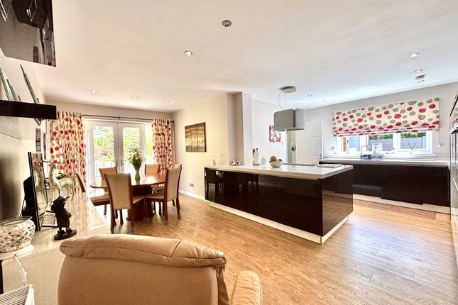 13, Hall Rise, Darley Dale photo 2
