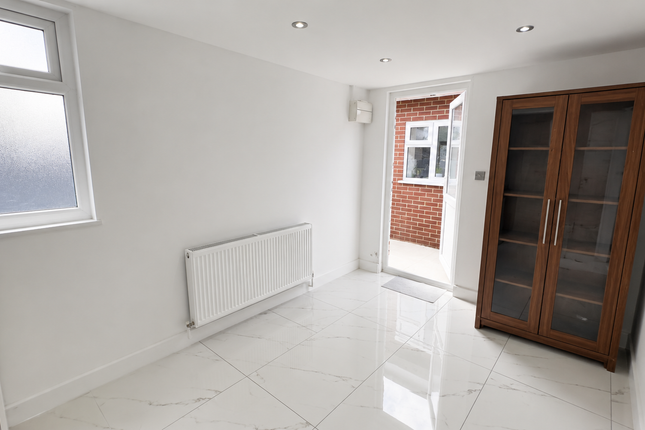Outhouse, 73, Parkfield Crescent, Ruislip photo 2