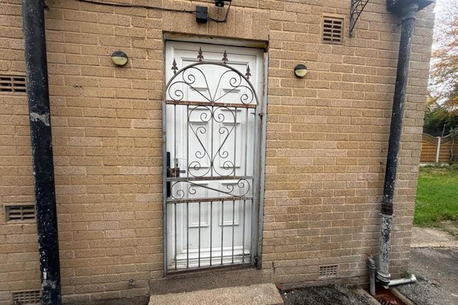 Carr Manor View, Leeds photo 2