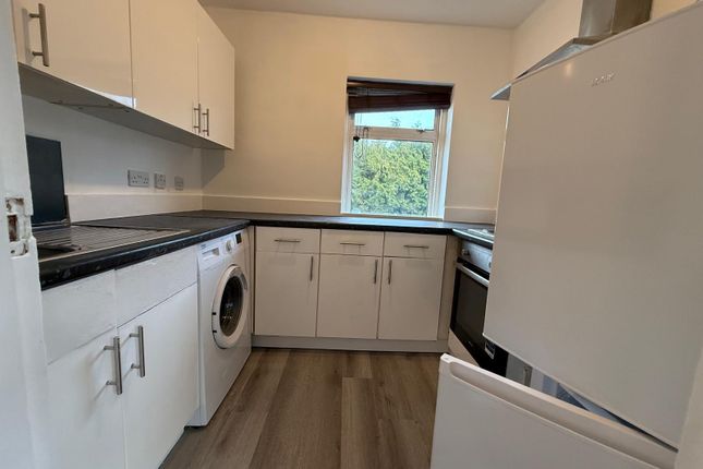 15a, Sparrows Herne, Bushey photo 4