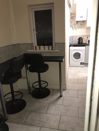 Shared accommodation to rent in Market Corner, Leamington Spa