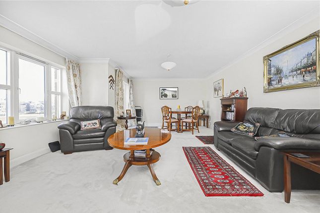 Apartment 20, Hampton Court, King & Queen Wharf photo 2
