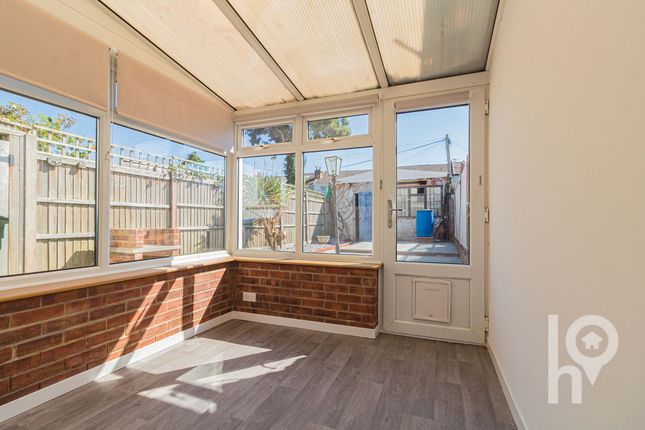 19, First Avenue, Queenborough photo 4