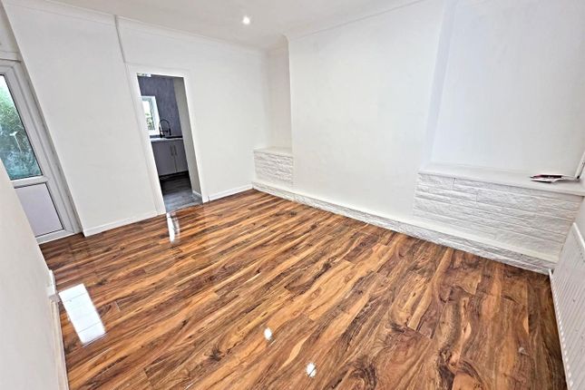 1, Evans Square, Pontypridd photo 3