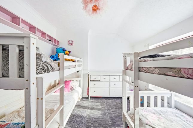 8, Laurel Close, Dartford photo 3