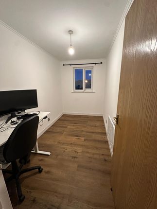 11, Spring Close, Dagenham photo 4
