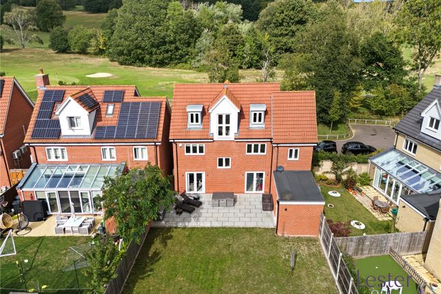 7, Periwinkle Gardens, Chigwell photo 3