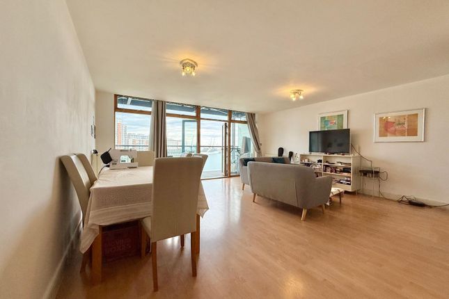 Flat 37, Western Beach Apartments, London photo 4