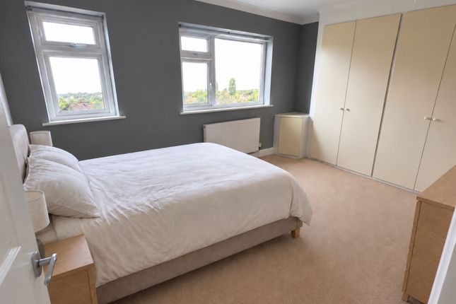 10a Woodlodge Woodfield Lane, Ashtead photo 2