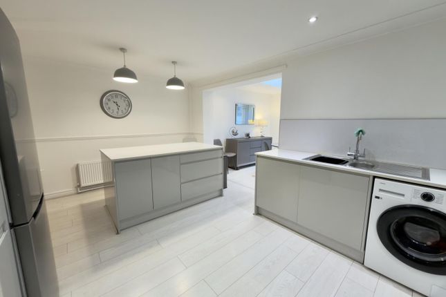 16, Hillside, Leeds photo 3