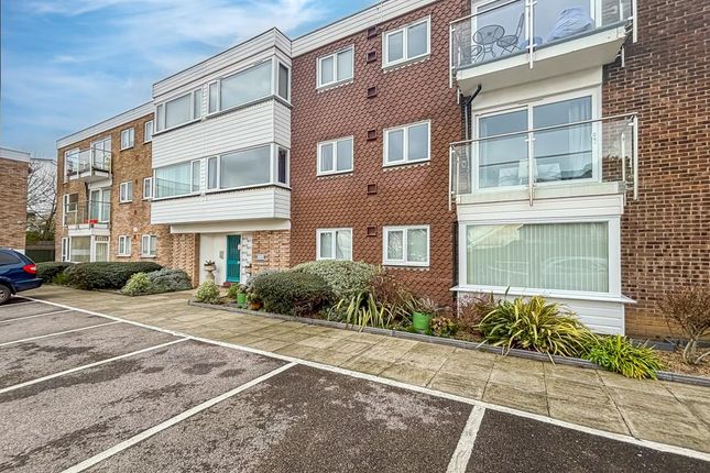 1-bed flat on Flat 52 Waters Edge, Shorefield Road, Westcliff-on-Sea, £210,000