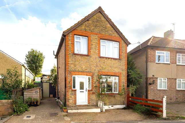 3-bed detached on 129 Colne Road, Twickenham, £600,000