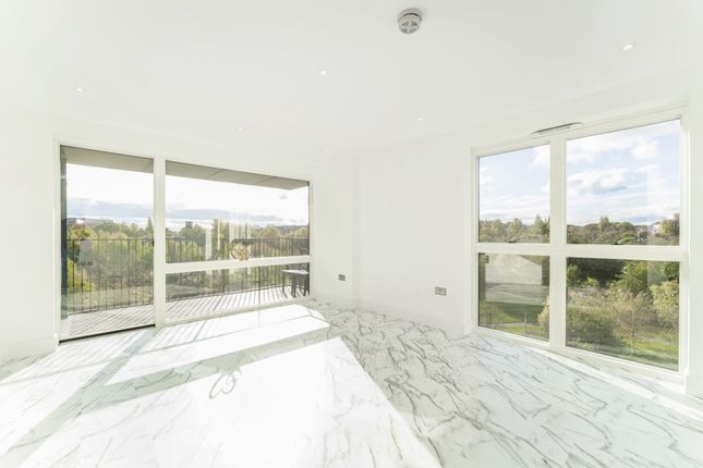 Bright And Spacious Living Room Flooded With Natur...