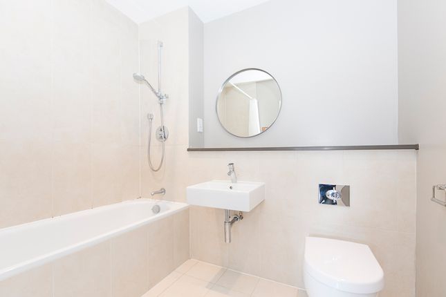 Carmine Wharf, 30, Copenhagen Place, London photo 5