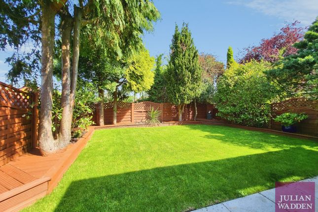 13, Felltop Drive, Stockport photo 4