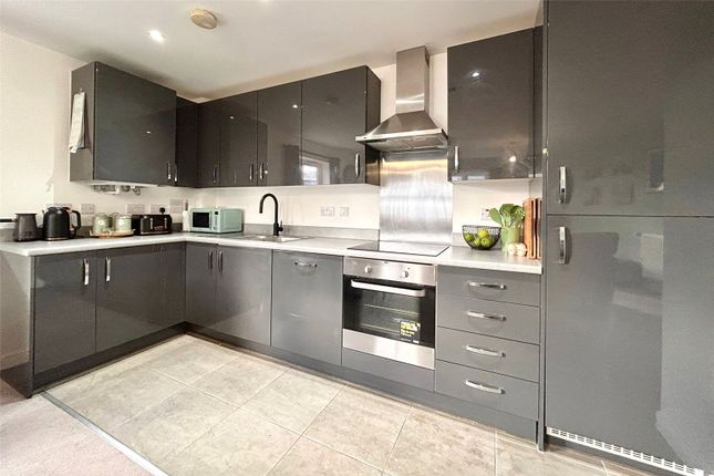 17 Smith House,, Burke Place, Aldershot photo 3