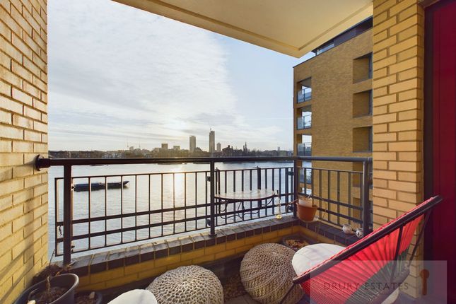 Flat 13, 142 Wapping High Street, London photo 3