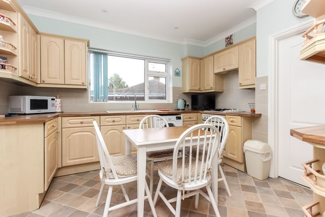 35, Harvey Road, Wellingborough photo 3