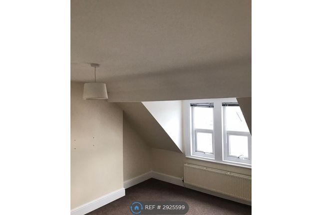 Flat  Trinity Buildings, Trinity Avenue Llandudno, Conwy photo 5