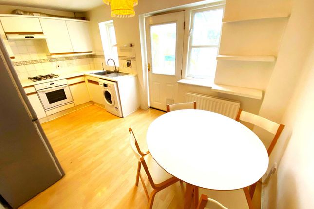 38, Richard House Drive, London photo 4