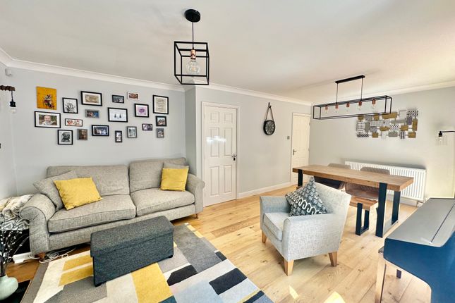 29, Spooner Drive, Sheffield photo 2